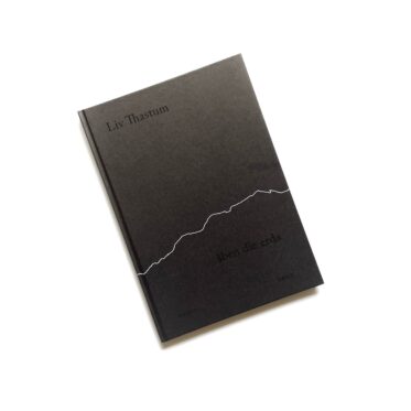 Liv Thastum, åben die erda, Cover